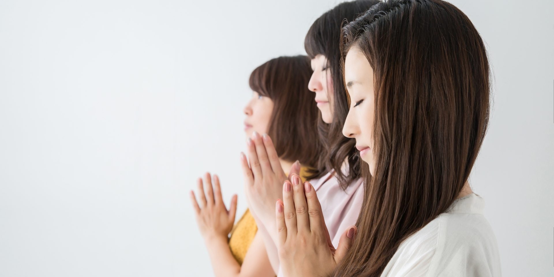 写真AC 祈る女性 1920×1280